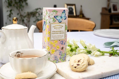 FARMHOUSE BISCUITS STRAWBERRY & CLOTTED CREAM 150G
